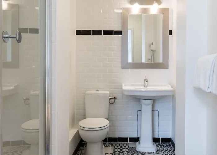 מלון Saint Maurice 2*