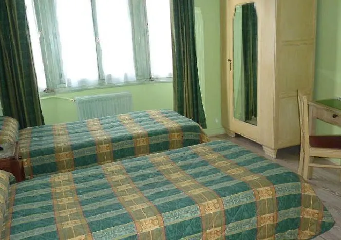 Saint Maurice מלון